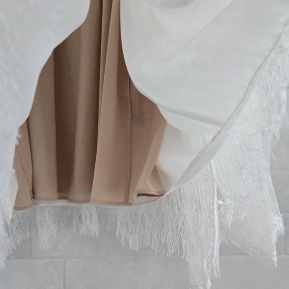 Alice + Olivia Delia Ruffled Lace Tunic Top Blouse White Sheer Mesh Bell Sleeve - Picture 4 of 10